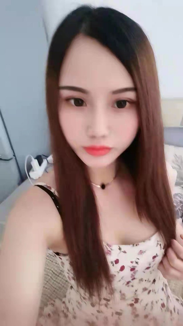 身材高挑的悦悦妹子