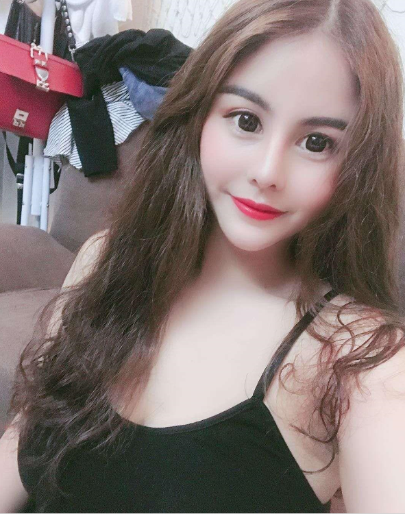 粉嫩肤白大长腿，水多夹人很听话